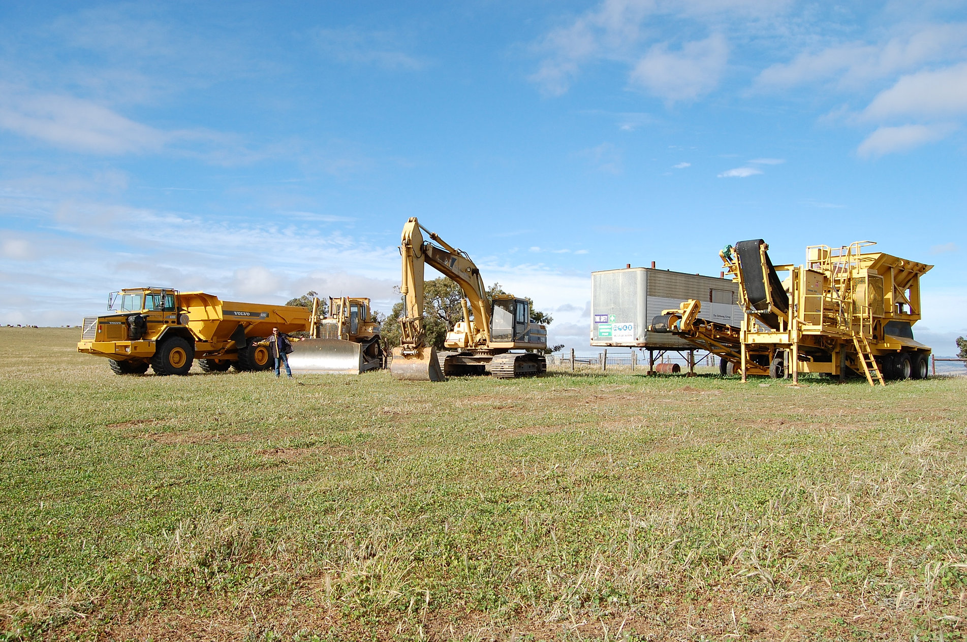 Deyoungs Salvage Yard House Demolition Crane Hire 