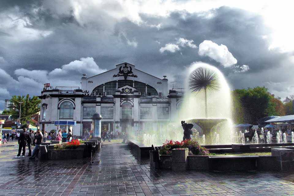 Фонтан "Одуванчик" соорудил талантливый саратовский конструктор и инженер Геннадий Егоров