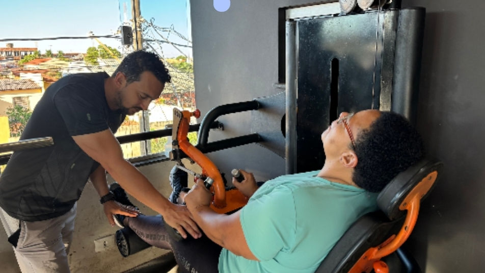 A técnica de enfermagem Ingrid Dias começou o acompanhamento com treinador, após tentar se exercitar sozinha por sete meses. Foto: Camille Filetto