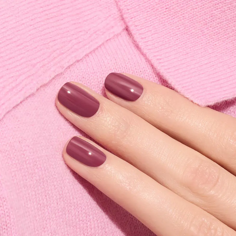 Miniature : MANUCURIST Vernis à Ongles Green - Violet teinte Victoria Plum sur les ongles