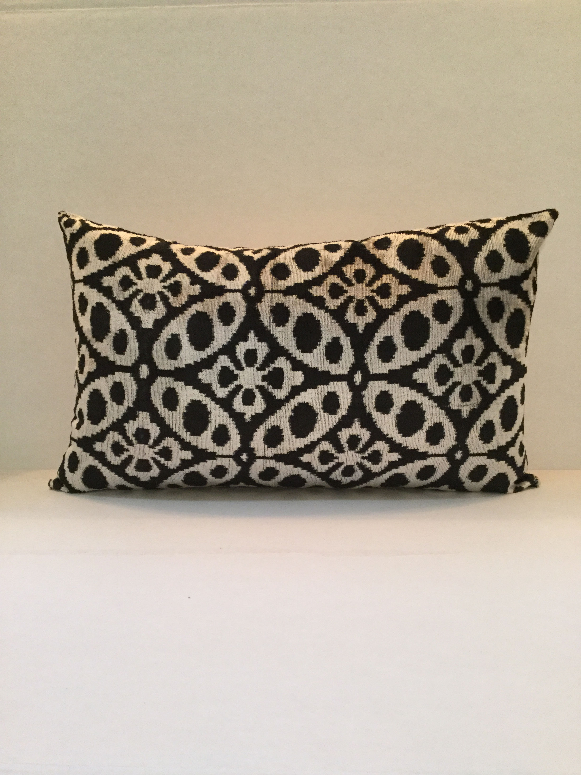 Velvet Ikat Pillow (Black/Cream)