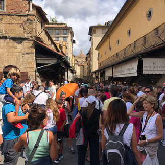 Crowded walkway on Ponte Vecchio