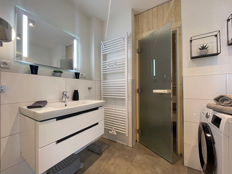 Bad mit Zugang zur Sauna