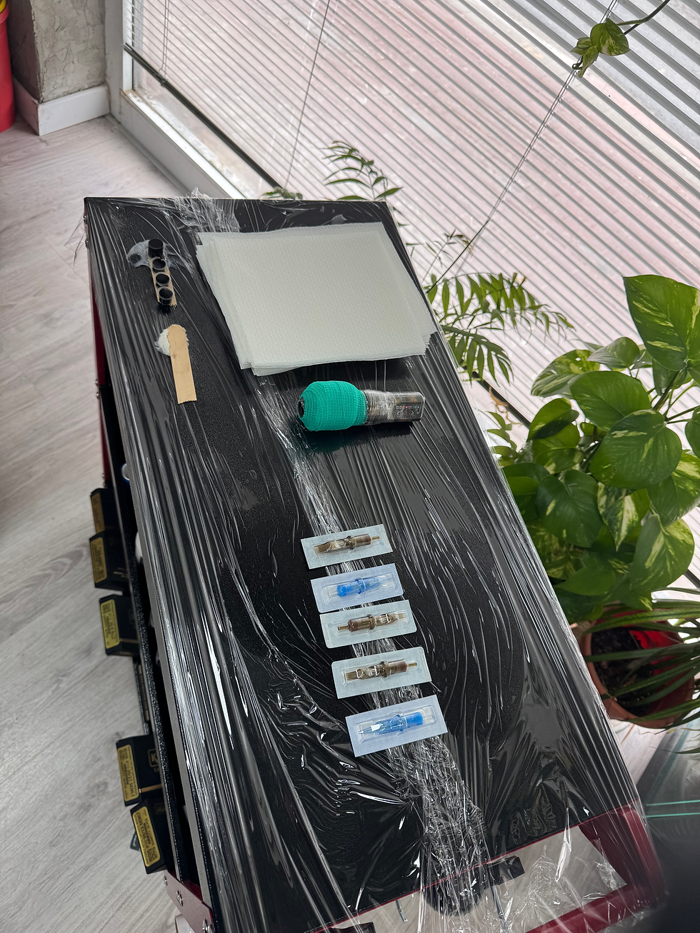 איך לחטא את אזור העבודה לפני קעקוע