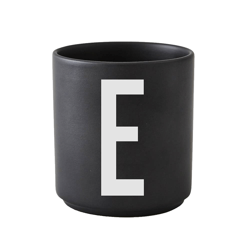 Design Letters Tasse E in schwarz