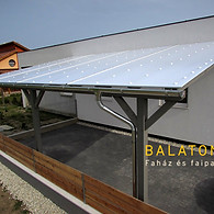 Polikarbonáttal fedett, házhoz kapcsolt autóbeálló, Siófok