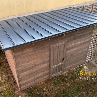 Kerti tároló faház, 4 x 3 méter, lemeztetővel és mini-oldaltúlnyúlással, Balatonszárszó