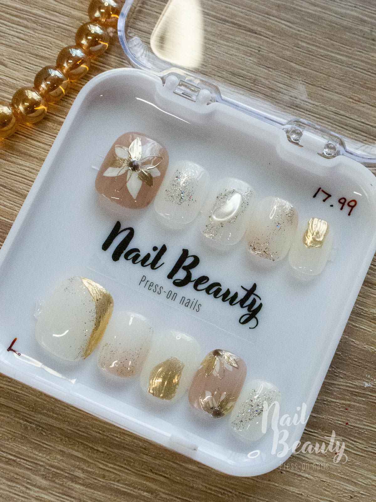 Press-on nail M