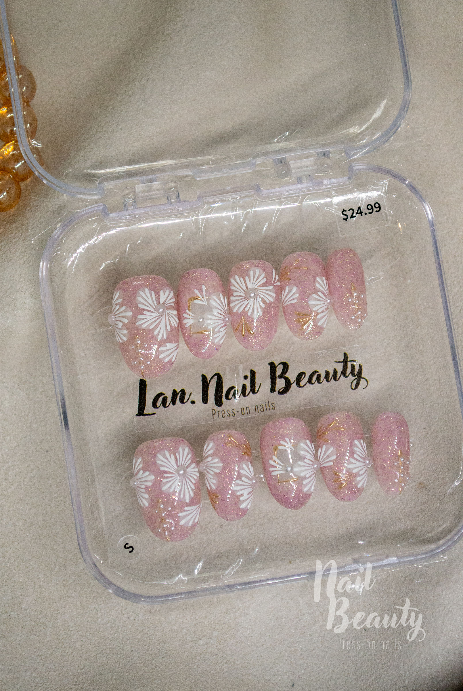 O Press-on nail S