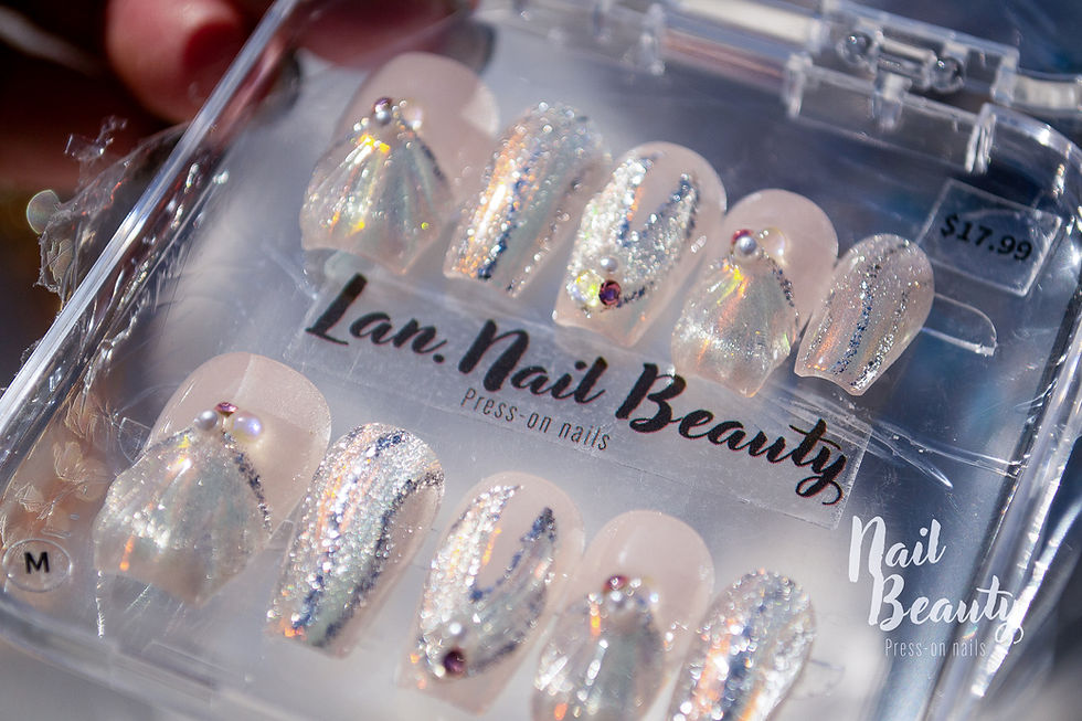 Thumbnail: B Press-on nail M