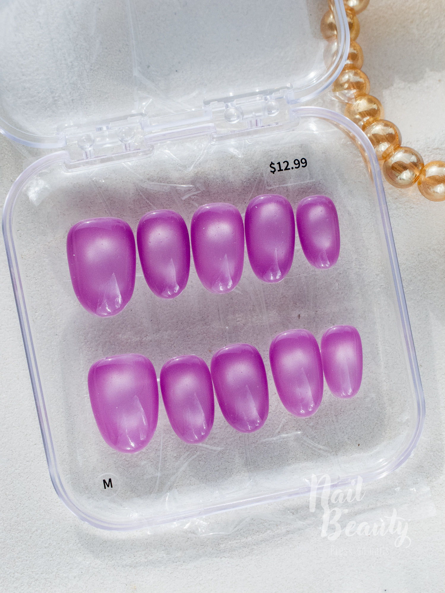 O Press-on nail M