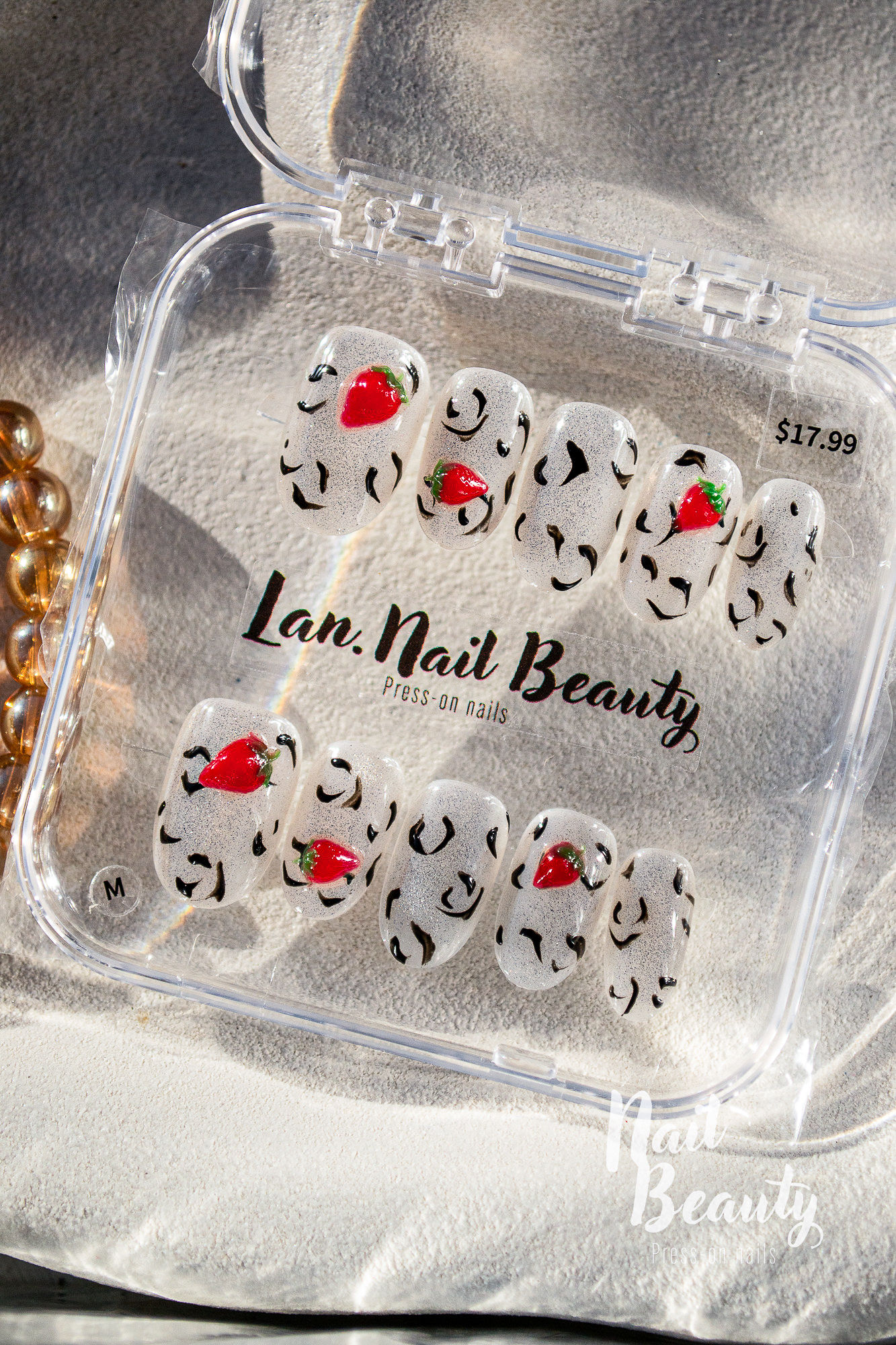 O Press-on nail M