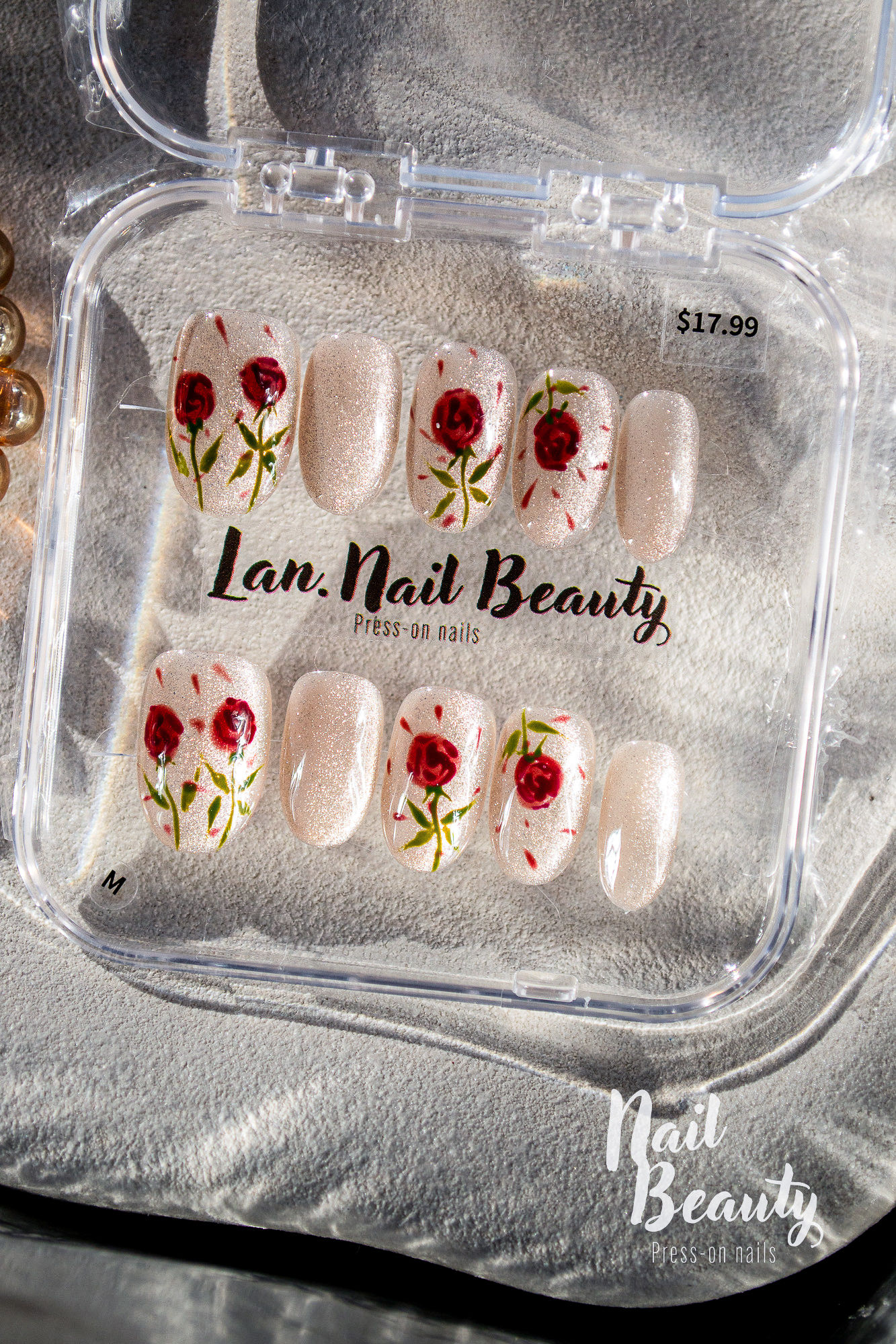 O Press-on nail M
