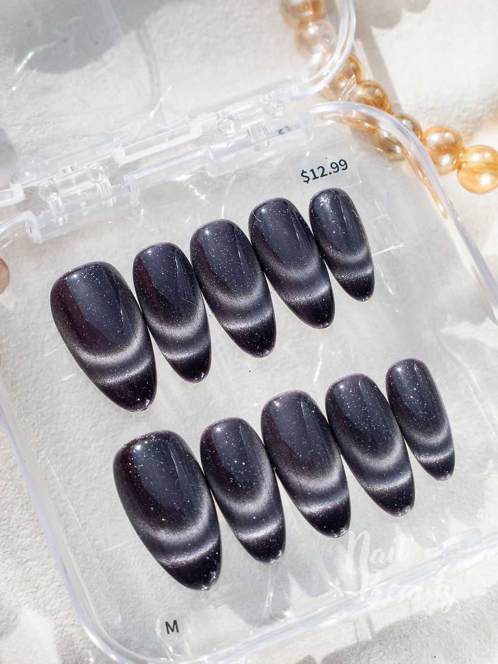 Thumbnail: A Press-on nail M