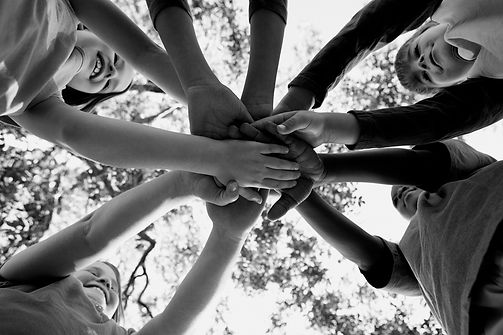 FAN2039721_bw_Contact.jpeg