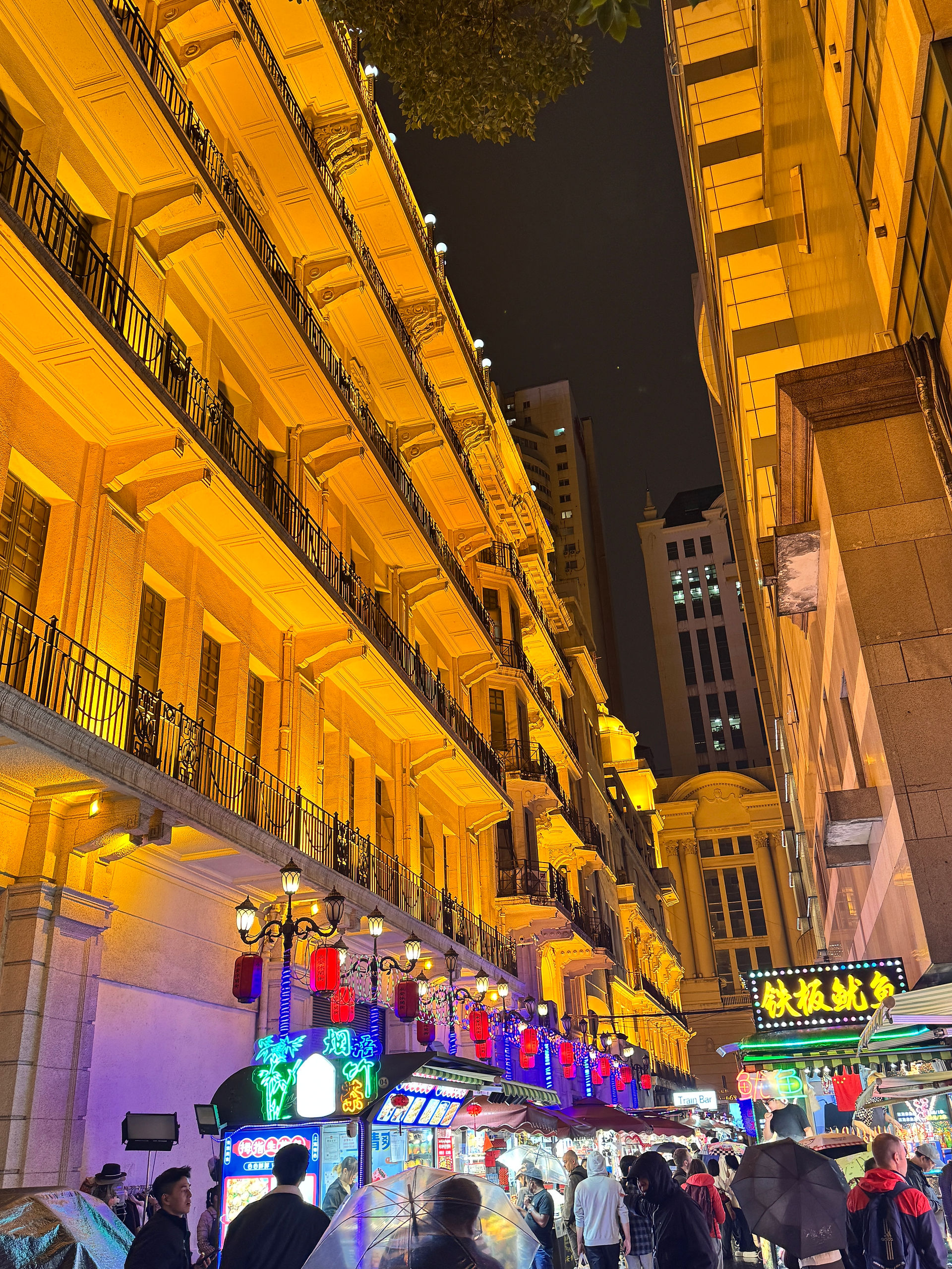 Shanghai Travel Guide: Exploring China’s Most Electric City