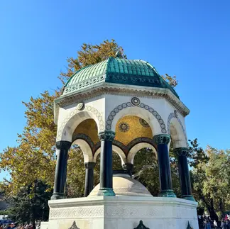 Istanbul. The name itself conjures up images of swirling dervishes, fragrant spice markets, and the echoing call to prayer. A city that straddles two continents, where ancient history collides with modern life, Istanbul has been on my travel bucket list forever. And let me tell you, it did not disappoint.