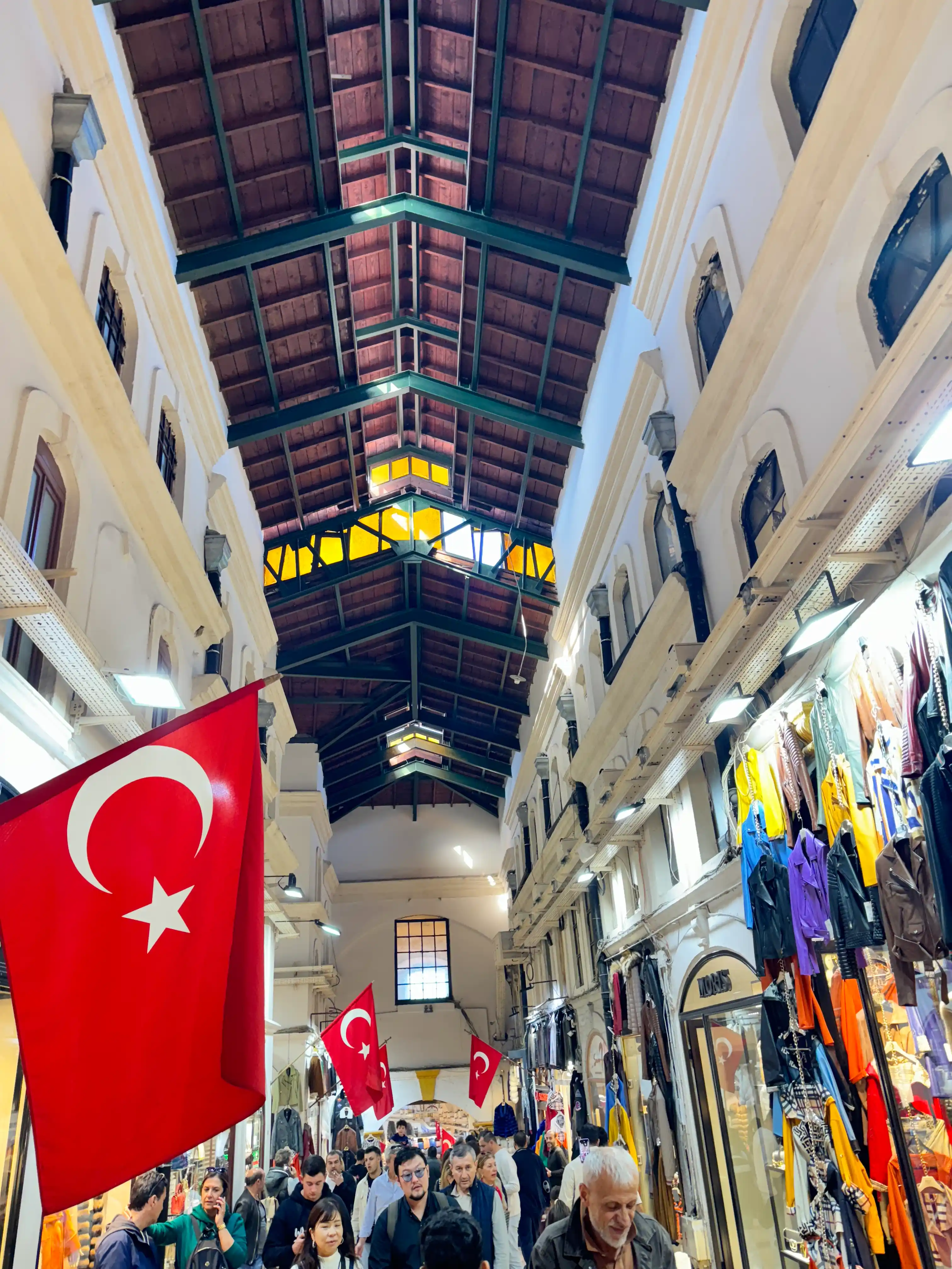 Istanbul. The name itself conjures up images of swirling dervishes, fragrant spice markets, and the echoing call to prayer. A city that straddles two continents, where ancient history collides with modern life, Istanbul has been on my travel bucket list forever. And let me tell you, it did not disappoint.