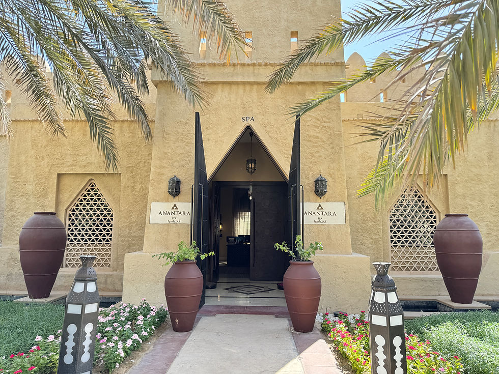 Everything here moves at a desert pace. It’s the kind of place where you start your morning on a swing, journal in hand, and end your day watching the sky turn rose gold. Even the food encourages you to linger — think aromatic tagines, fresh juices, and quiet breakfasts with a view.