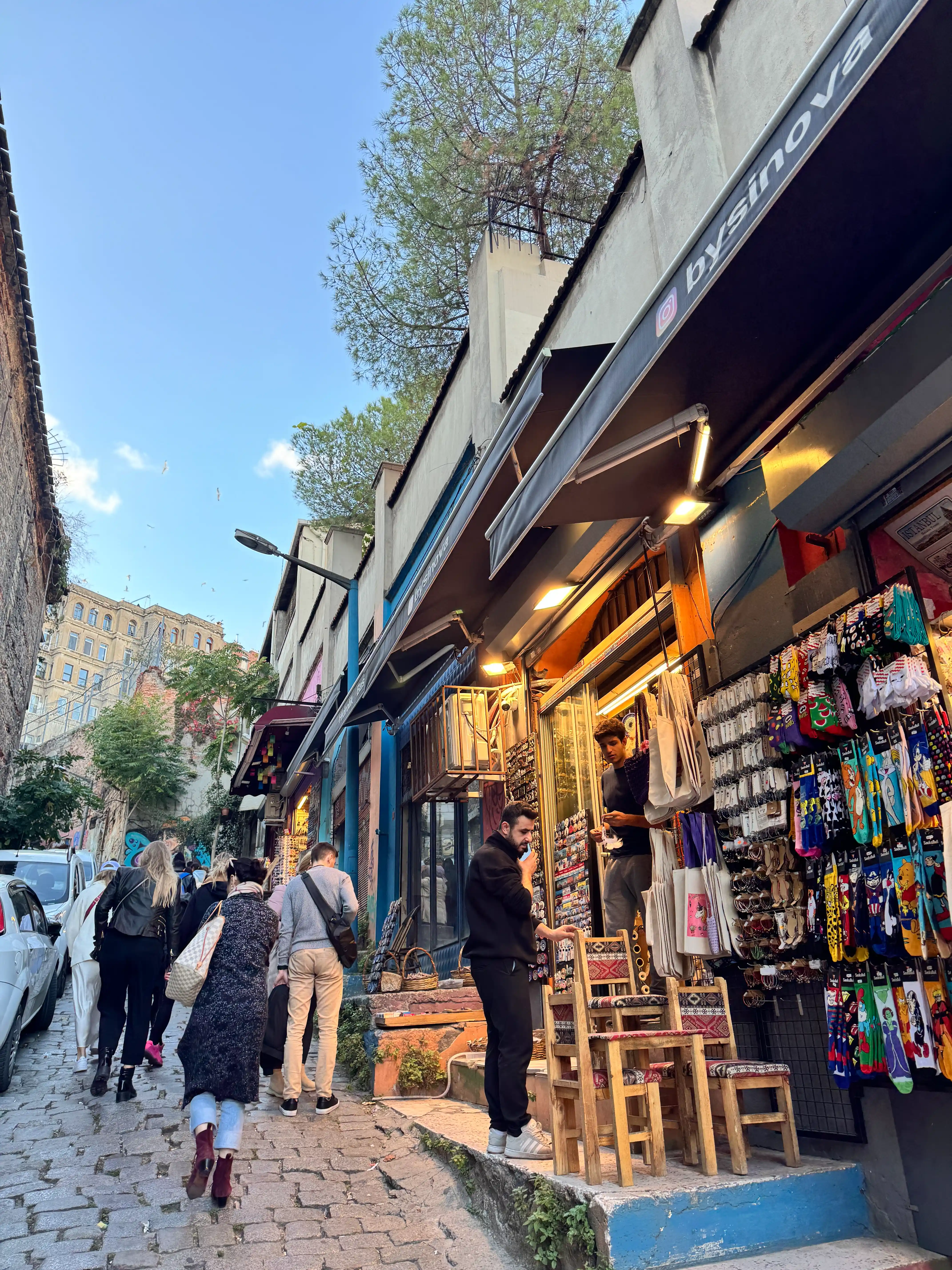 Istanbul. The name itself conjures up images of swirling dervishes, fragrant spice markets, and the echoing call to prayer. A city that straddles two continents, where ancient history collides with modern life, Istanbul has been on my travel bucket list forever. And let me tell you, it did not disappoint.