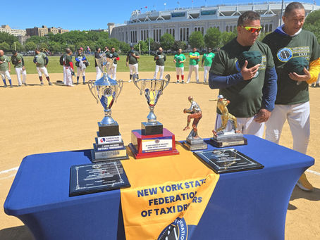Bartolo Colón y Julián Tavárez inauguran primer torneo softbol NY State Federation of Taxi Drivers.