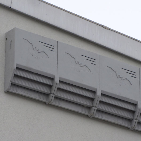Thumbnail: Schwegler 1FTH bat roost box