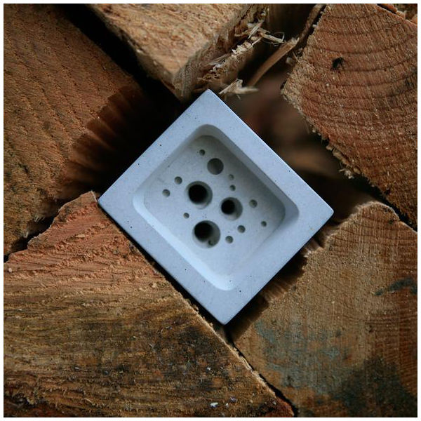 Thumbnail: Small Bee Block (GB)