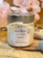bougie en contenant de couleur blanche avec un couvercle parfum Talco
