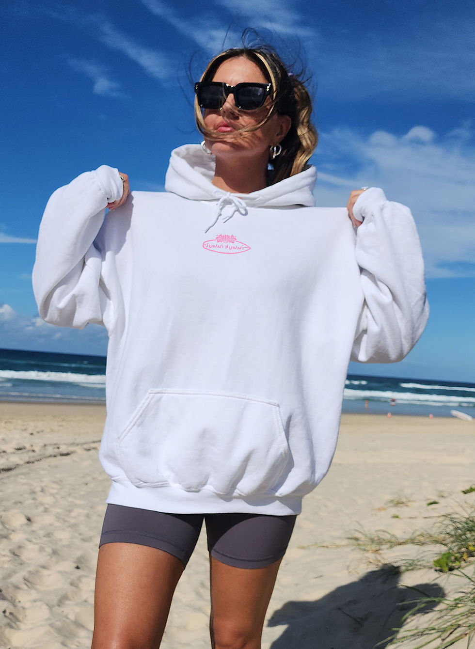 Thumbnail: Sunni hunni, sunny hunny, Beach wear, surf wear, girly sweater, surf sweater, cozy sweater, relaxed fit crewneck sweater, col