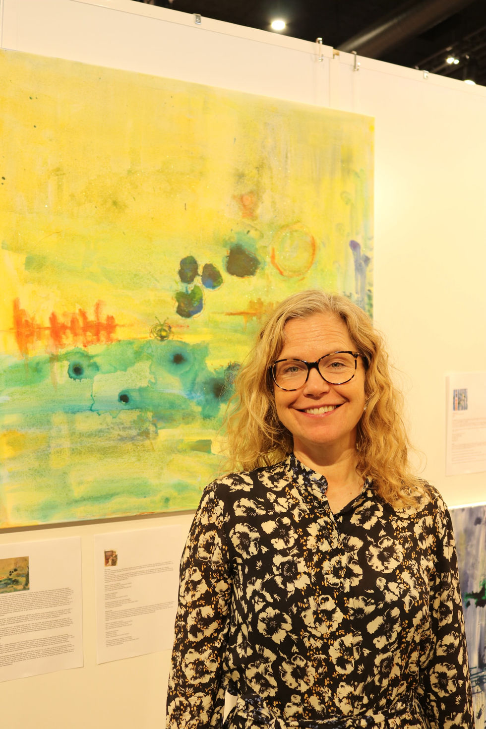 The artist with Hinsidan in the background