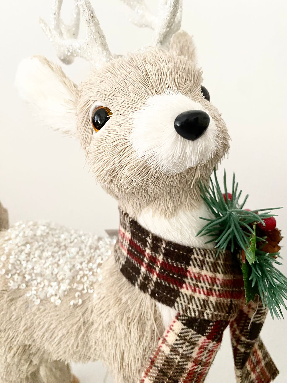 Thumbnail: 枝角バンビ　インテリア置物“森のクリスマス”