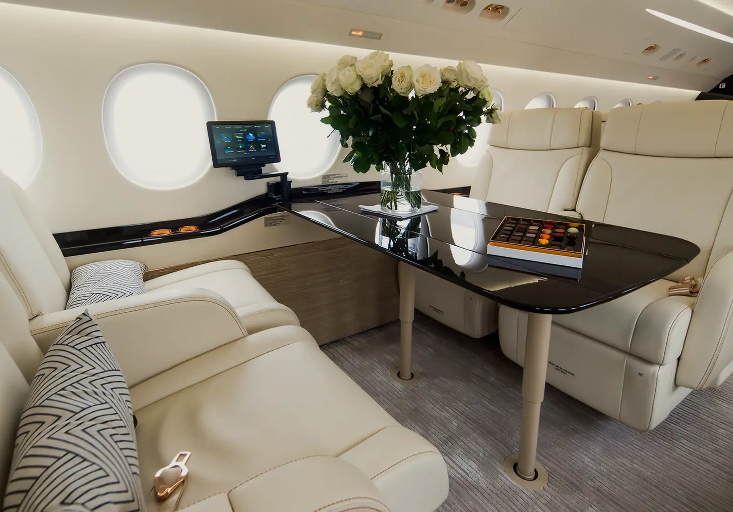 Private Jet Charter Pricing and options, Dassault Heavy Jet interior
