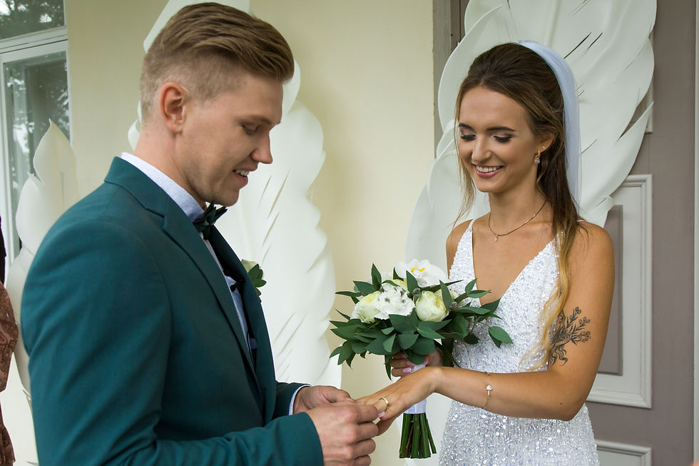 wedding woes, wedding bouquet, wedding decoration, wedding dress, wedding suite, bride's earrings, bride's necklace, bride's make up.