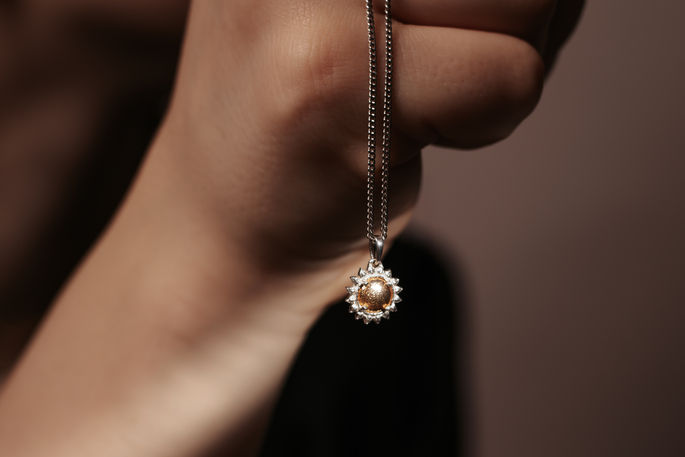 3d printed, sustainable design, necklace with sun pendant, gold and silver, mix & match, combine, metals, feminine, minimalistic, trendy. 