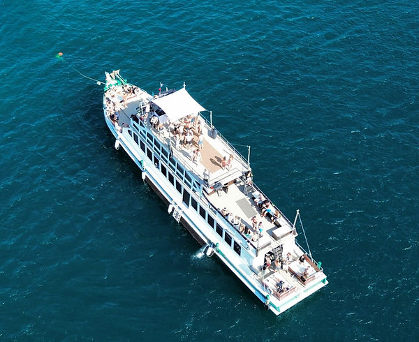 newboatparty.jpg