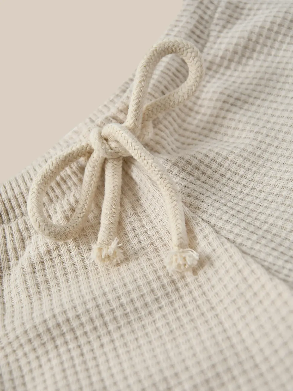 תמונה ממוזערת: Ceramic White Waffle Rope Shorts
