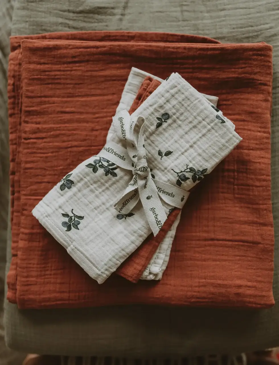 תמונה ממוזערת: Muslin Burp Cloths 3 pcs - Blueberry