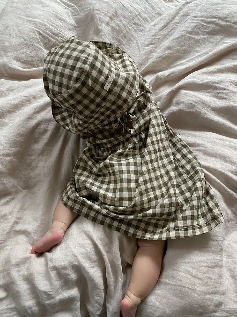 תמונה ממוזערת: Olive Gingham Bucket Sun Hat
