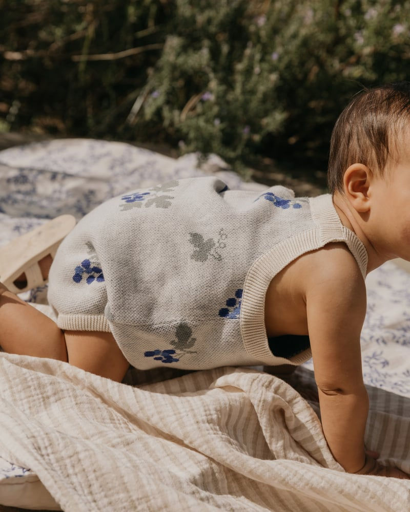 תמונה ממוזערת: Knitted Romper - Grapes Ecru