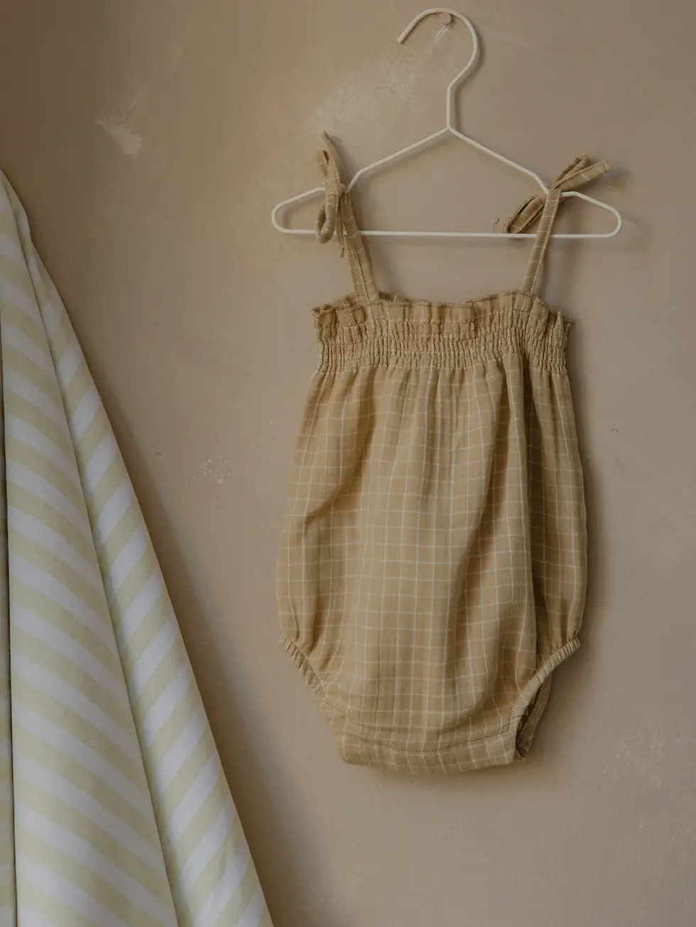 תמונה ממוזערת: Grid Check Wheat Spaghetti Bodysuit