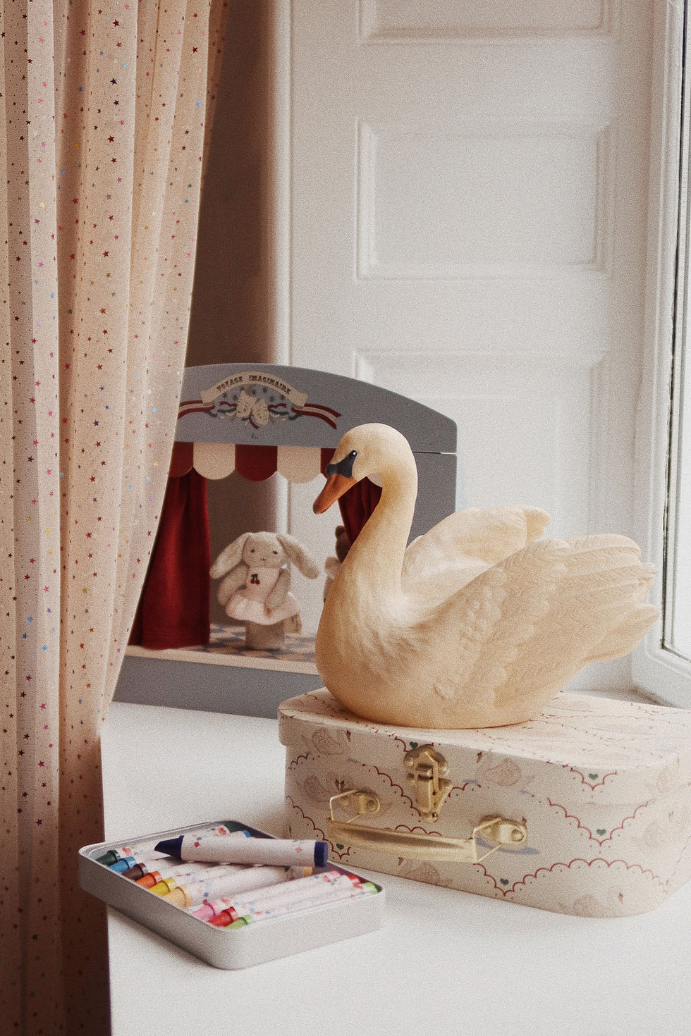 תמונה ממוזערת: Swan Lamp- Beige