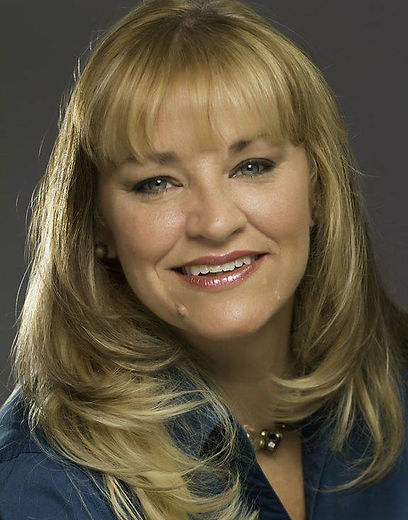 Holly Hankinson Headshot.jpg