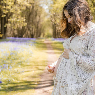 maternity photoshoot in the bluebells in worcestershire