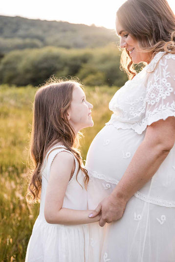 maternity photoshoot outside in worcestershire with a child during sunset