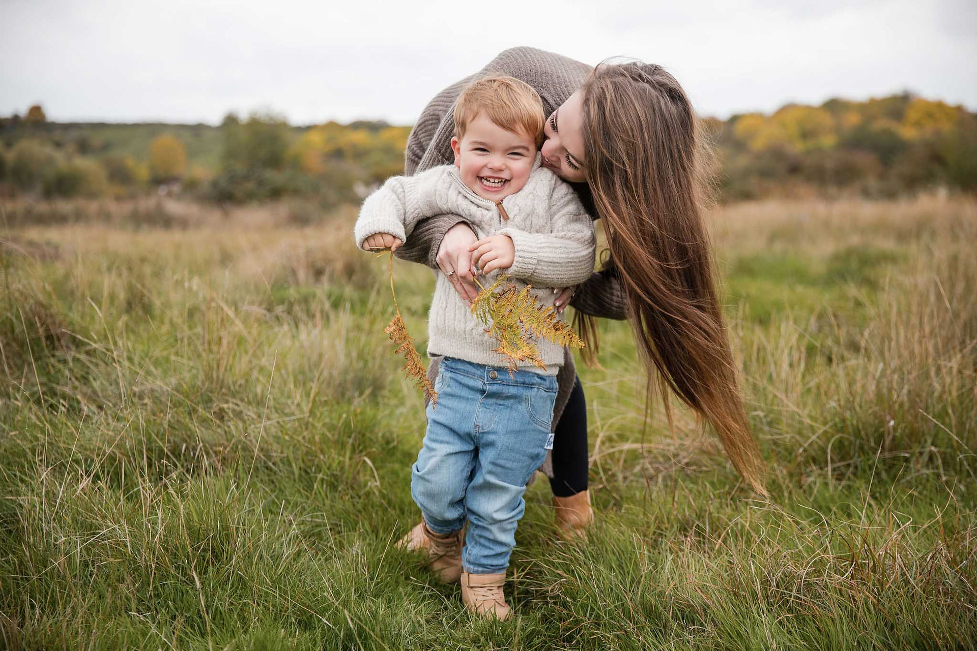 family photoshoot outside in worcestershire