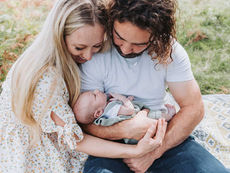 Split newborn photoshoots (at home + outside)