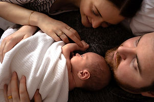 newborn photoshoot at home with parents in worcester