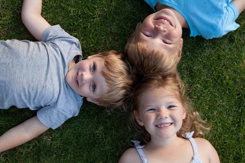 outdoor family photoshoot in Worcestershire