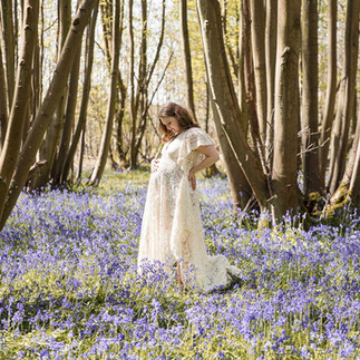 maternity photoshoot outside in worcestershire