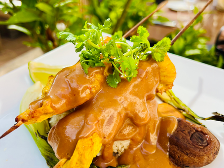Chicken Satay, white Rice packchoy, dryed onions and almonds
